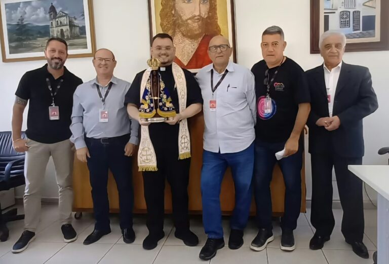 Visita da imagem peregrina de Nossa Senhora Aparecida à Santa Casa de Mogi das Cruzes