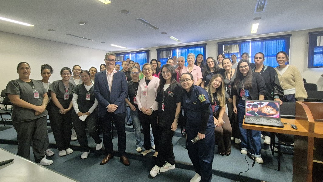 Palestra do Outubro Rosa com o mastologista Dr. Adriano Baeta na Santa Casa de Mogi das Cruzes